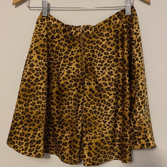 Francesca’s Leopard Print Mini Skirt - Picture 5 of 6